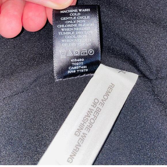 Ann Taylor Textured Blazer - Women's Size 4 - In Black - With Stretch - Picture 9 of 9